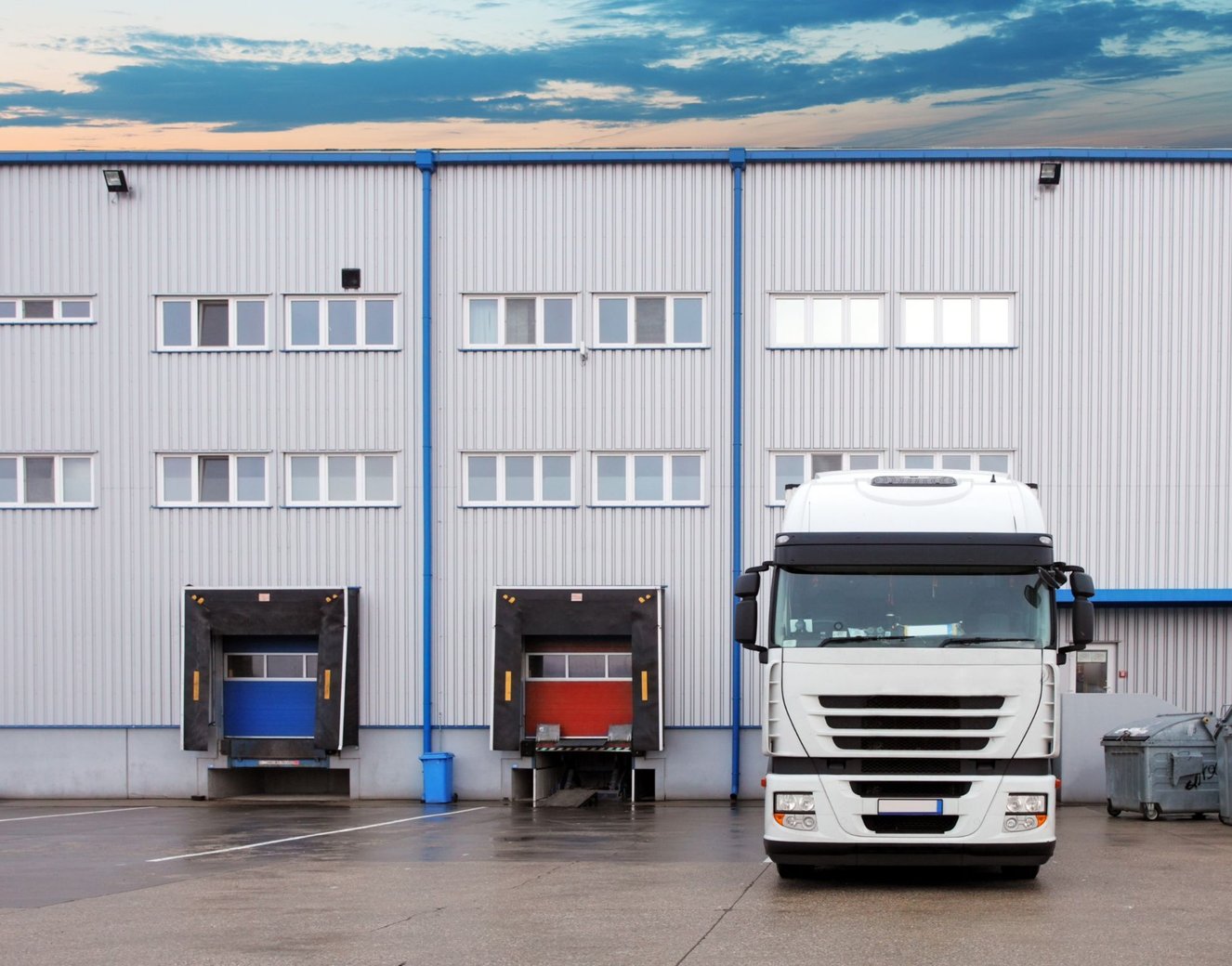 Ansicht von LKW bei der Auslieferung